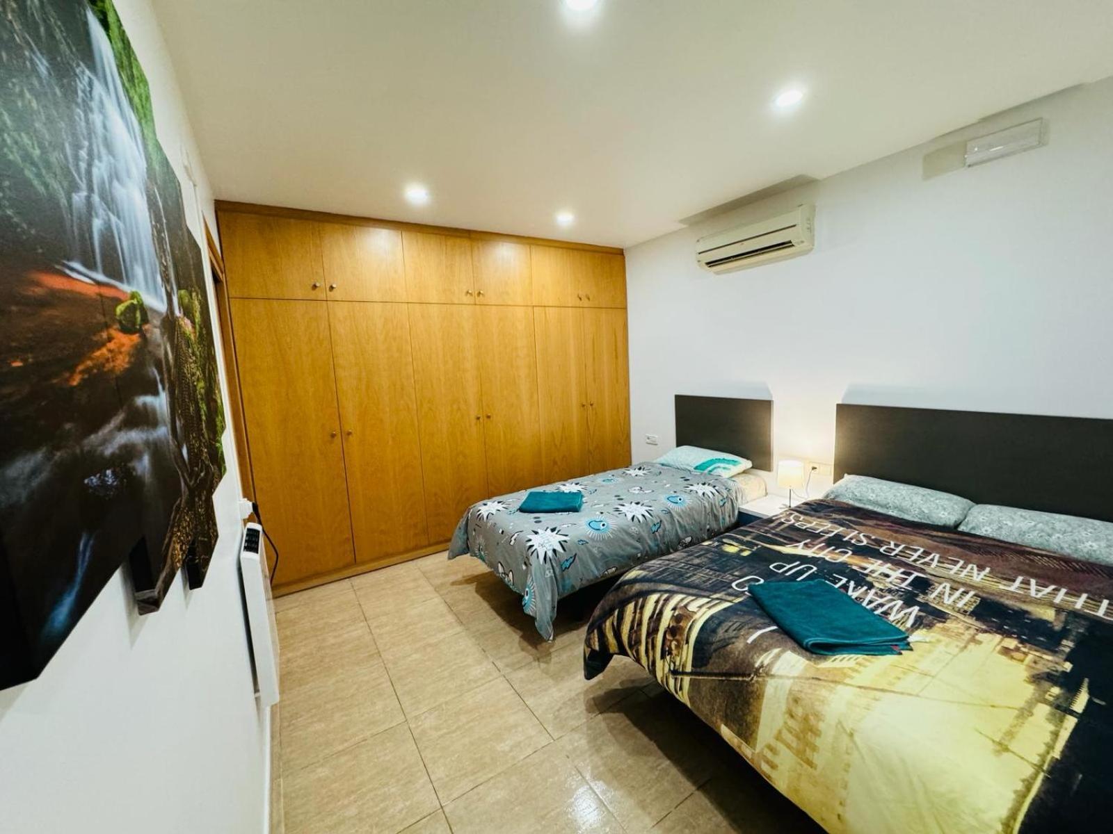 Near To Beach And Barcelona Sant Adria de Besos Bagian luar foto